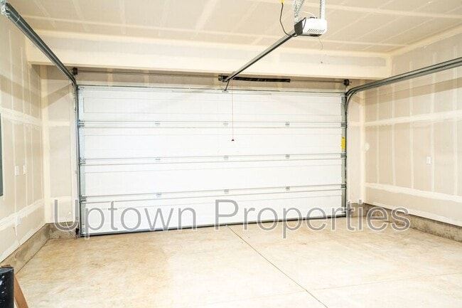 Building Photo - 16959 SW Leaf Ln