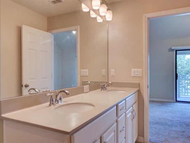 Building Photo - 2566 Amati Dr