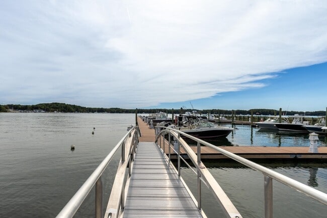 Building Photo - 28 Little Bay Dr