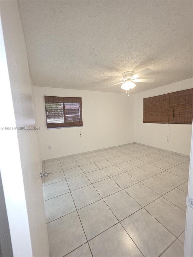 Building Photo - 823 NE 199th St