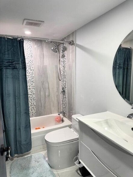 Building Photo - 7770 Tahiti Ln