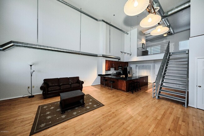 Building Photo - 424 S 2nd St