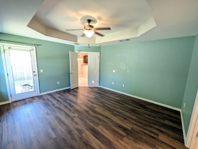 Building Photo - 8430 Island Dr