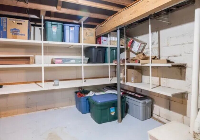 Building Photo - 3 Rosewood Ln