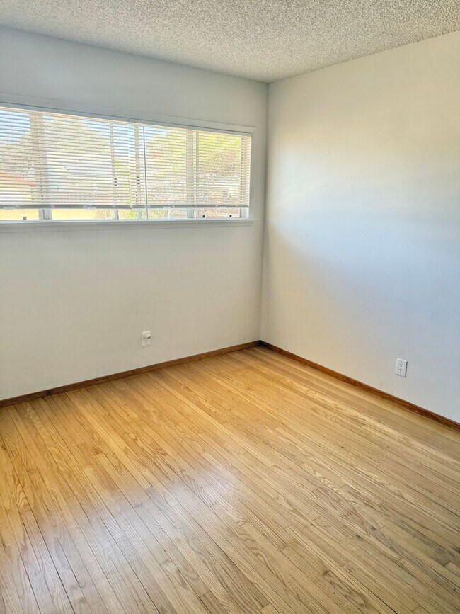Building Photo - 737 E Cypress St