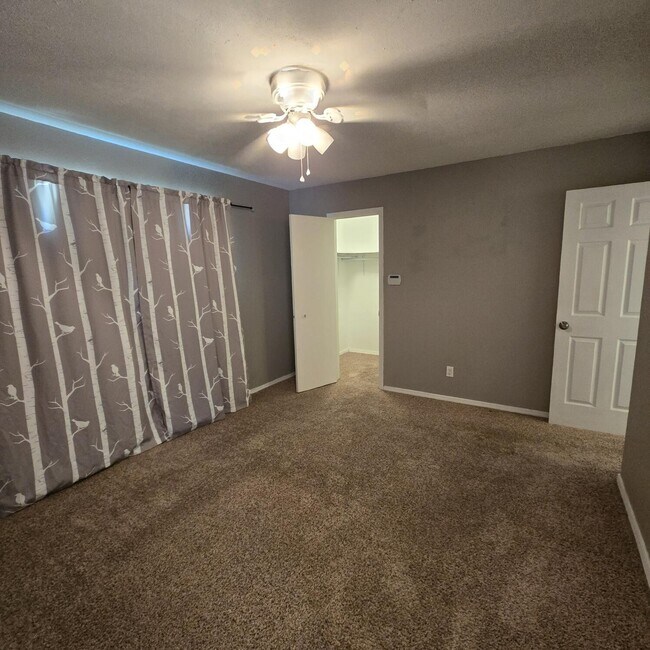 Building Photo - 11600 Atlantic City Ave NE