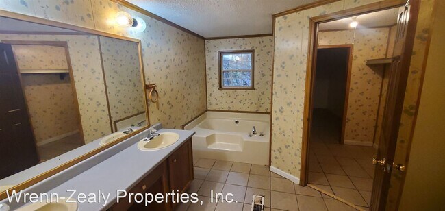 Building Photo - 2 br, 1 bath House - 205 Lake Drive