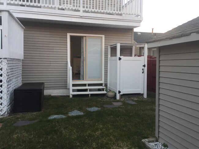 Building Photo - 205 3rd St S