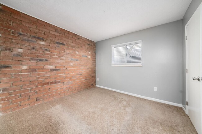 Building Photo - 313 E Moler St