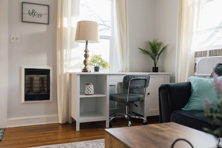 Building Photo - 905 Hill St