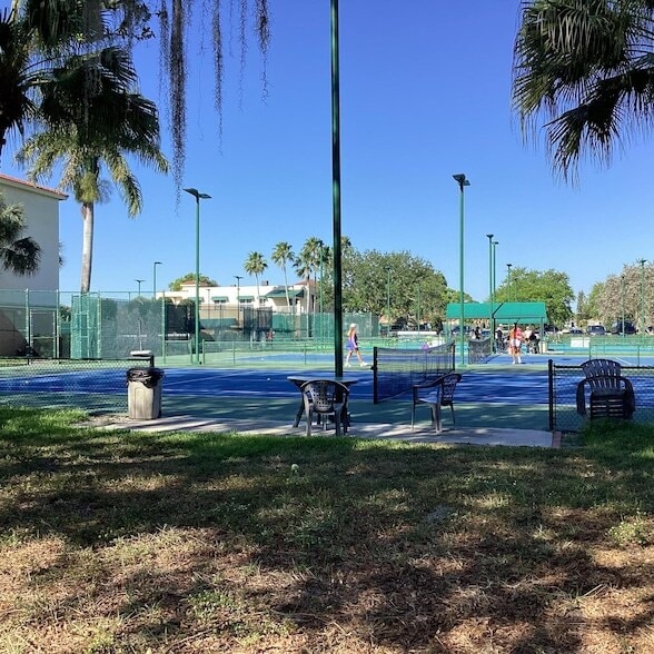 Building Photo - 20970 Vía Oleander