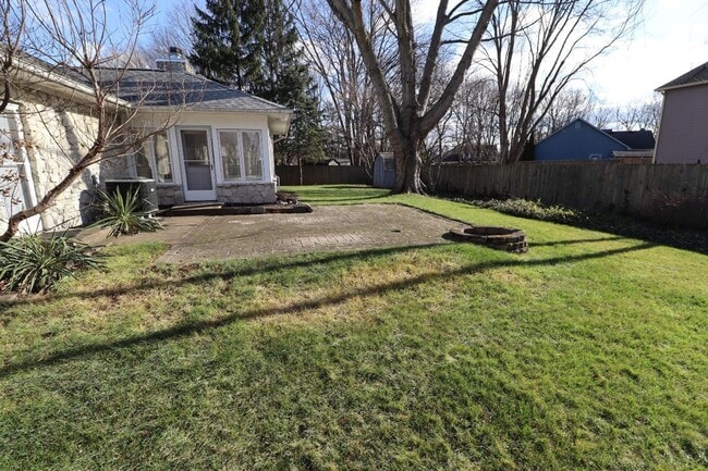 Building Photo - Beautiful Home on Cul-de-Sac with Large Fenced in Backyard