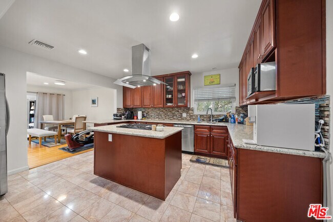 Building Photo - 3114 Henrietta Ave