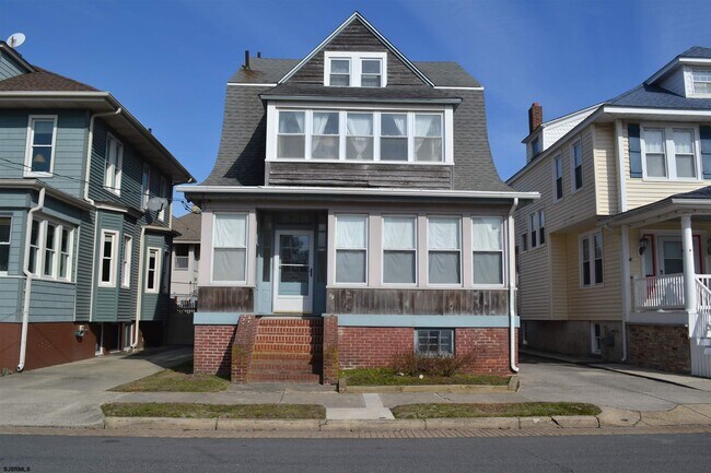Building Photo - 19 S Surrey Ave