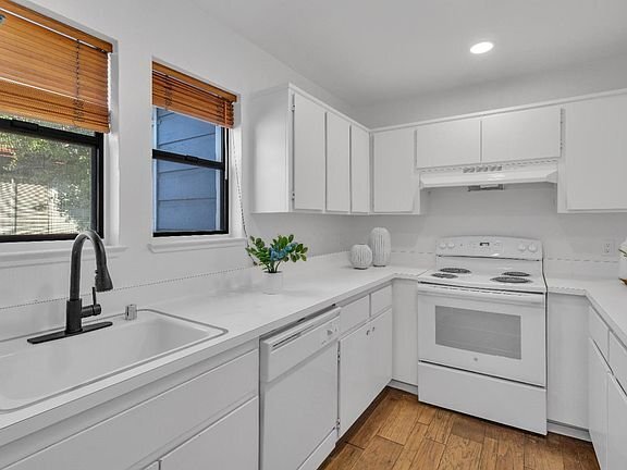 Building Photo - 2410 G St