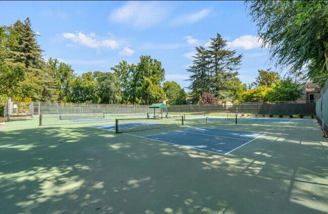 Building Photo - BEAUTIFUL 2 STORY CONDO IN THE CAMPUS COMM...