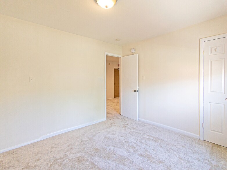 Building Photo - 4313 Knox Rd
