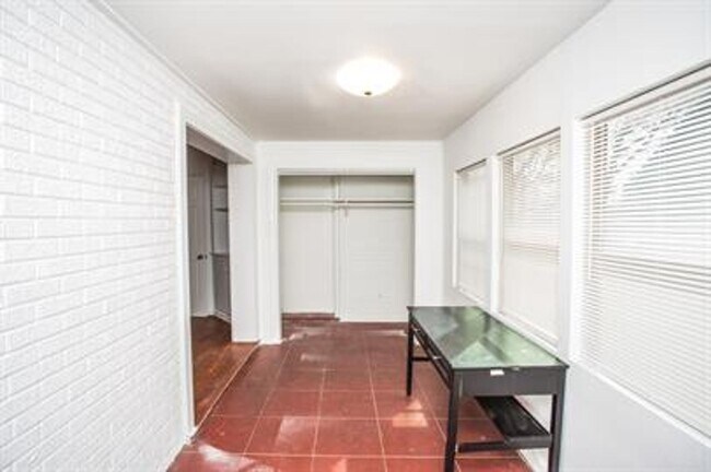 Building Photo - 1602 Avenue X