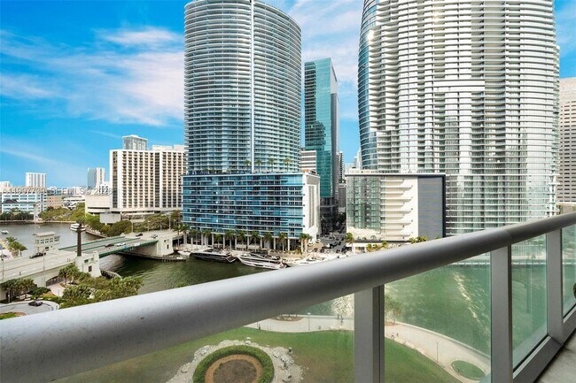 Building Photo - 465 Brickell Ave