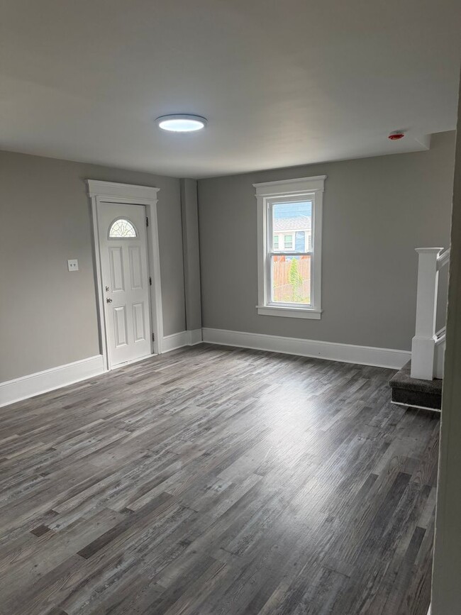 Building Photo - Recently Renovated 3-Bedroom, 1-Bath Home in Pleasantville
