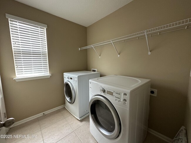 Building Photo - 4578 Silverthorn Dr