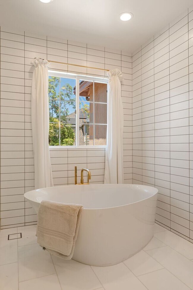 Building Photo - Luxurious French Country Estate in Ladera Ranch – Fully Furnished with Flexible Short-Term Lease ...