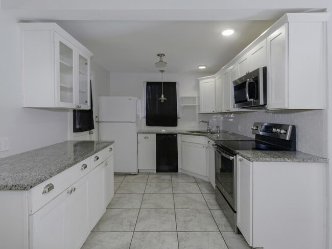 Building Photo - 2808 Clinton St S