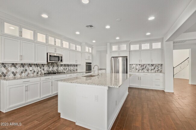 Building Photo - 14038 W Desert Hollow Dr