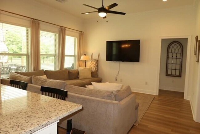 Building Photo - Golf Course and Pond Views