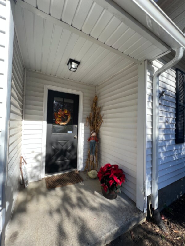 Building Photo - 520 Trumbull Hwy