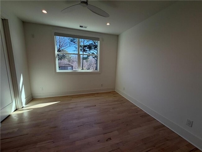 Building Photo - 2385 Nesbitt Dr NE