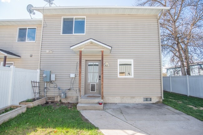 Building Photo - 2226 Burlington Ave