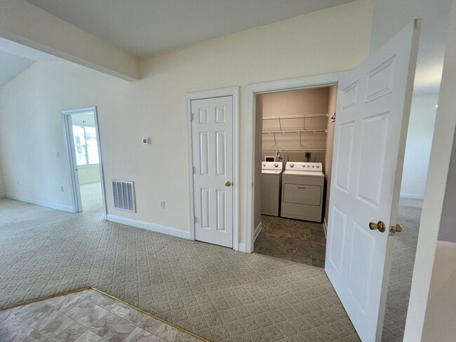 Building Photo - 2 Bedroom Townhouse in Campbell County