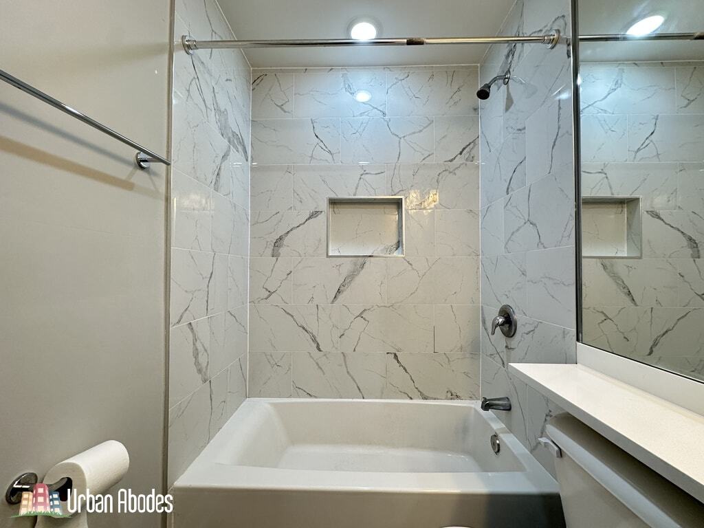 Building Photo - 442 W Belden Ave