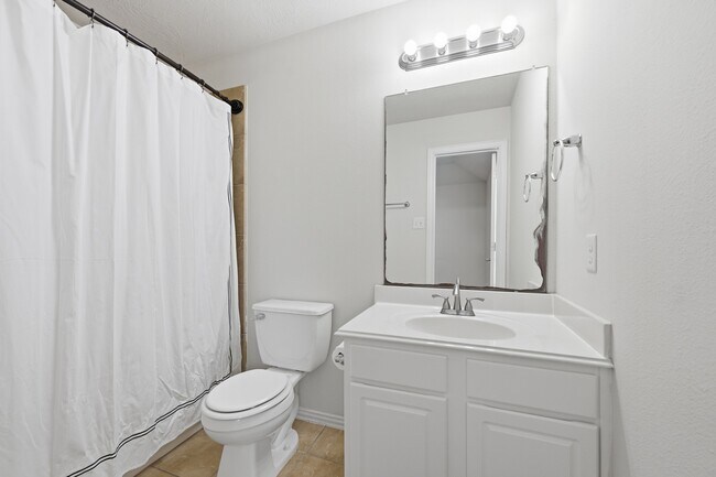 Building Photo - 2117 Rushing Spring Dr