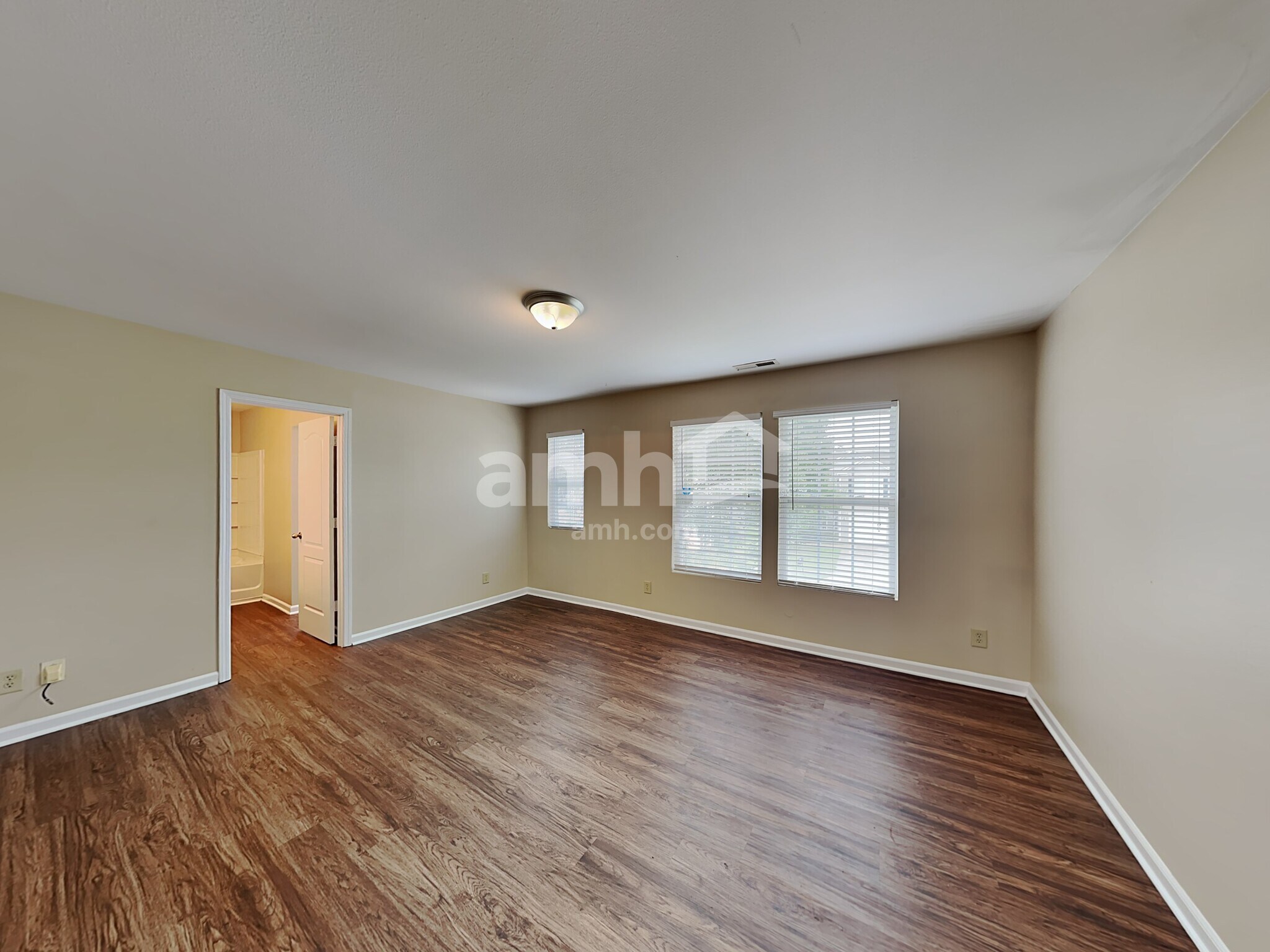 Building Photo - 911 Swearngan Ridge Ct