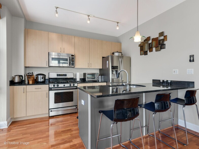 Building Photo - 1260 W Washington Blvd