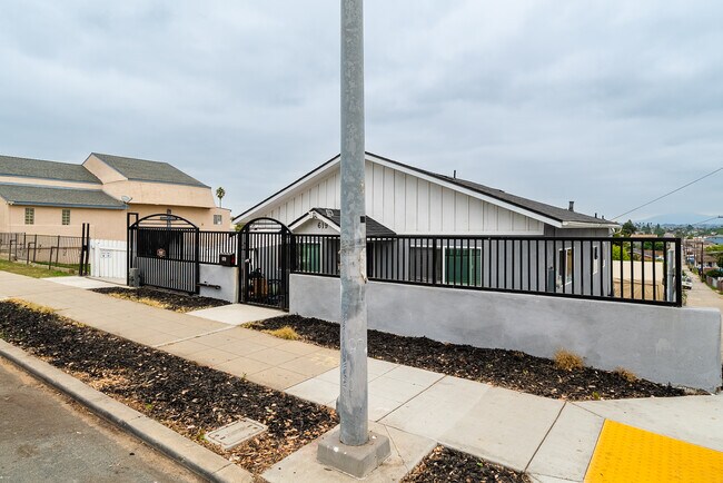 Building Photo - 619 S 30th St