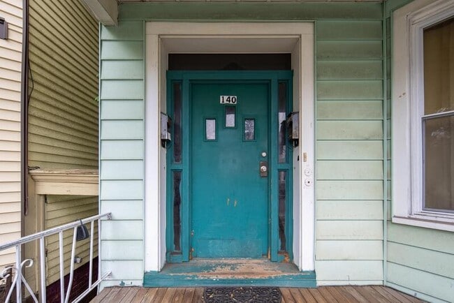 Building Photo - 140 5th Ave