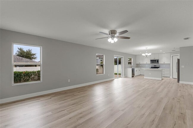 Building Photo - 13550 Laranja St