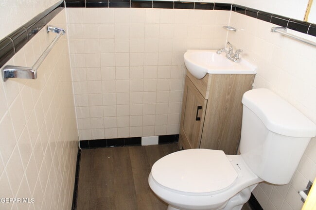 Building Photo - 5229 Cornell Ave