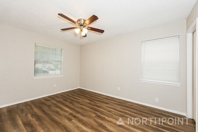 Building Photo - 4 BR/2BA | Newly Renovated Single Family Home | Covered Patio  | Fenced backyard!
