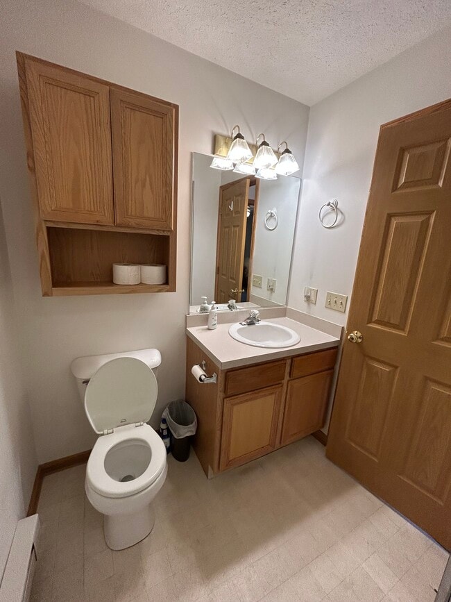 Building Photo - 651 Sturbridge Dr
