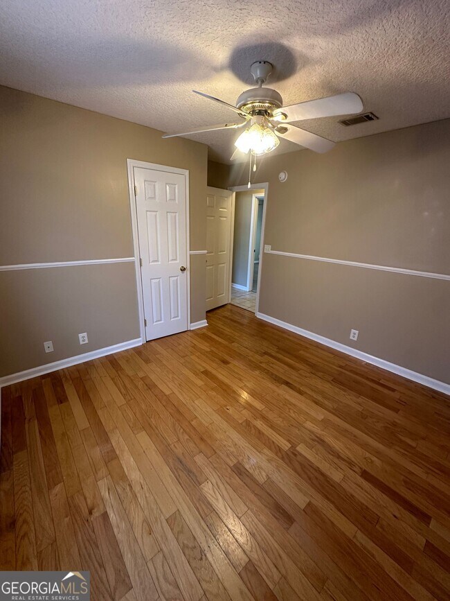 Building Photo - 119 Lake Wisteria Ct