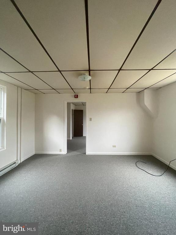 Building Photo - 452 W 1st St