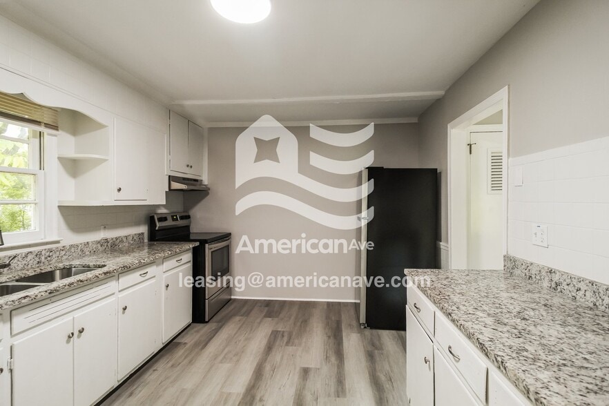 Building Photo - 1061 55th St