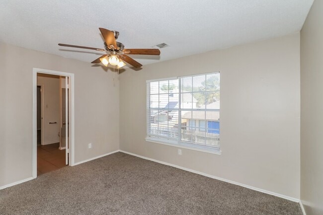 Building Photo - 6018 Fern Hollow Ct