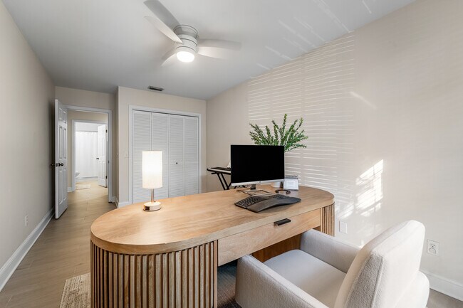 Building Photo - 607 S Glen Ave