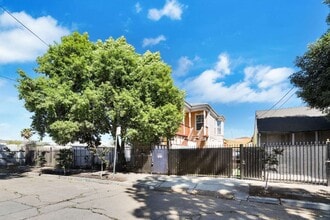 Building Photo - 840 36th Ave
