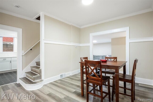 Building Photo - 1623 Gladstone St